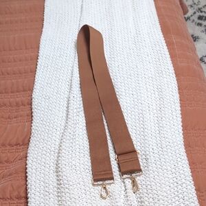 Ahdorned Camel/Tan/Brown & Brass/Gold Guitar Strap NWOT